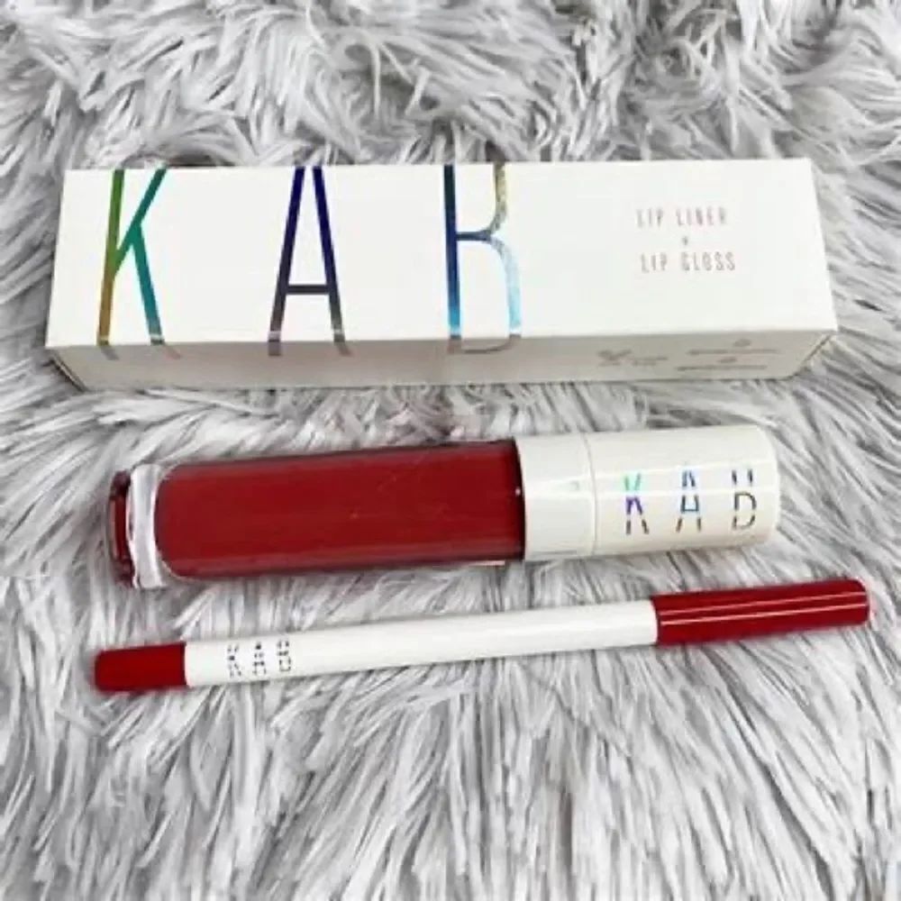 💜 NEW Full sized lip kit with lip liner and lip gloss. In color “charming”